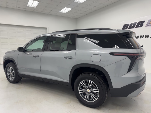 used 2024 Chevrolet Traverse car, priced at $42,988