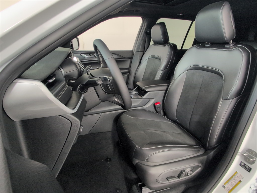 new 2025 Jeep Grand Cherokee car, priced at $38,530