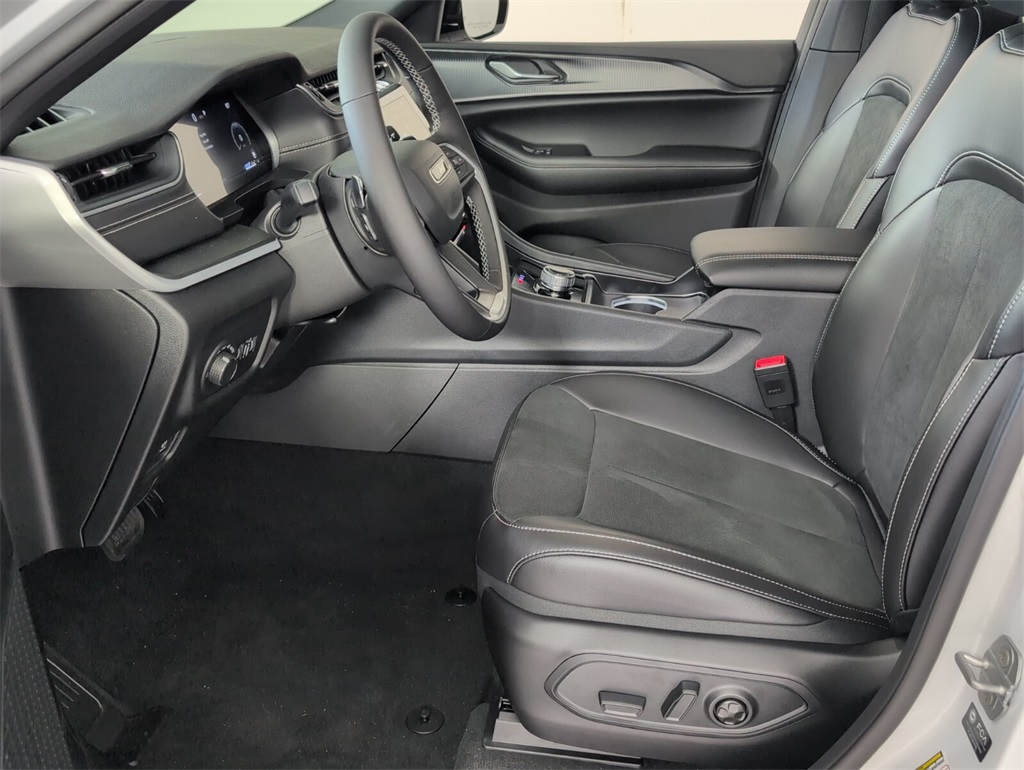 new 2025 Jeep Grand Cherokee car, priced at $38,530
