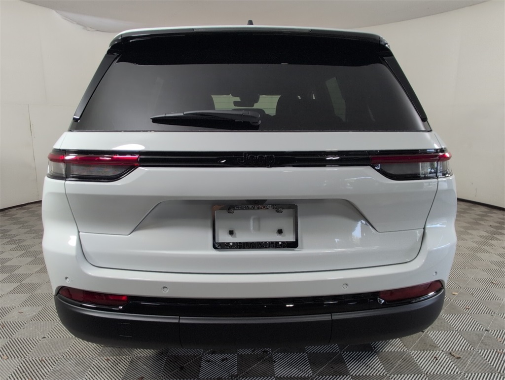 new 2025 Jeep Grand Cherokee car, priced at $38,530