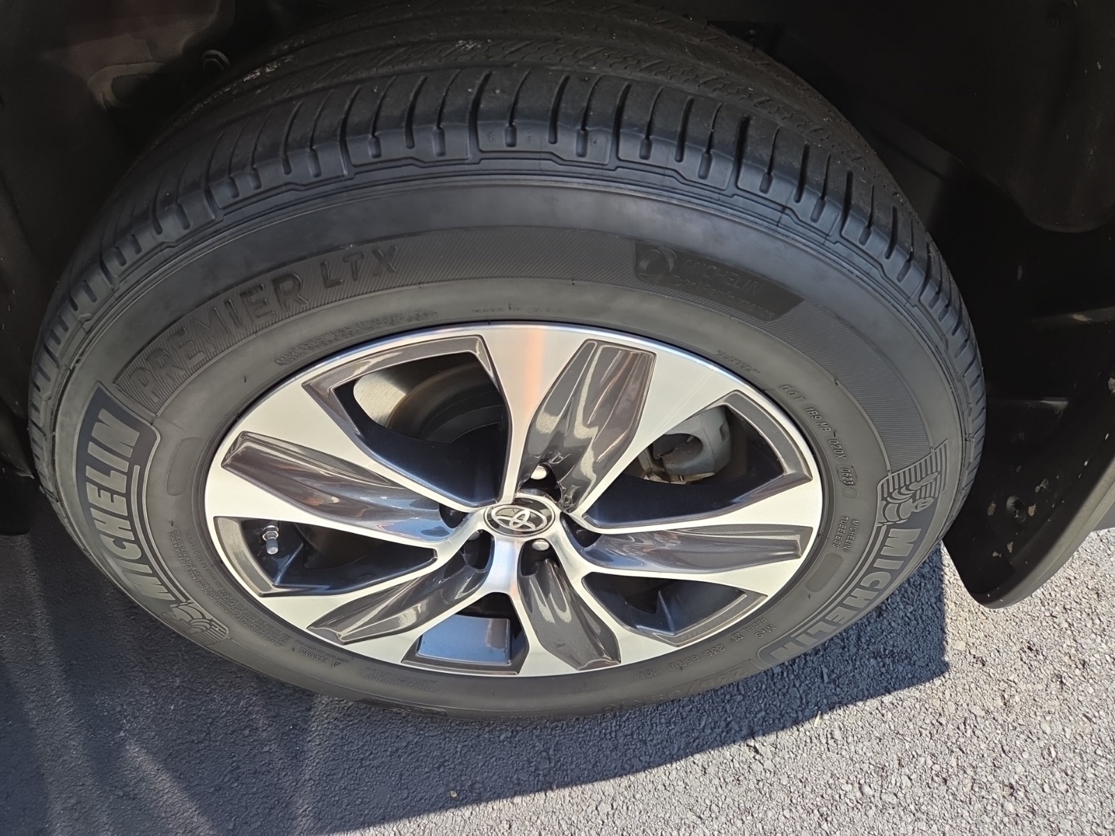used 2023 Toyota Highlander car, priced at $38,179