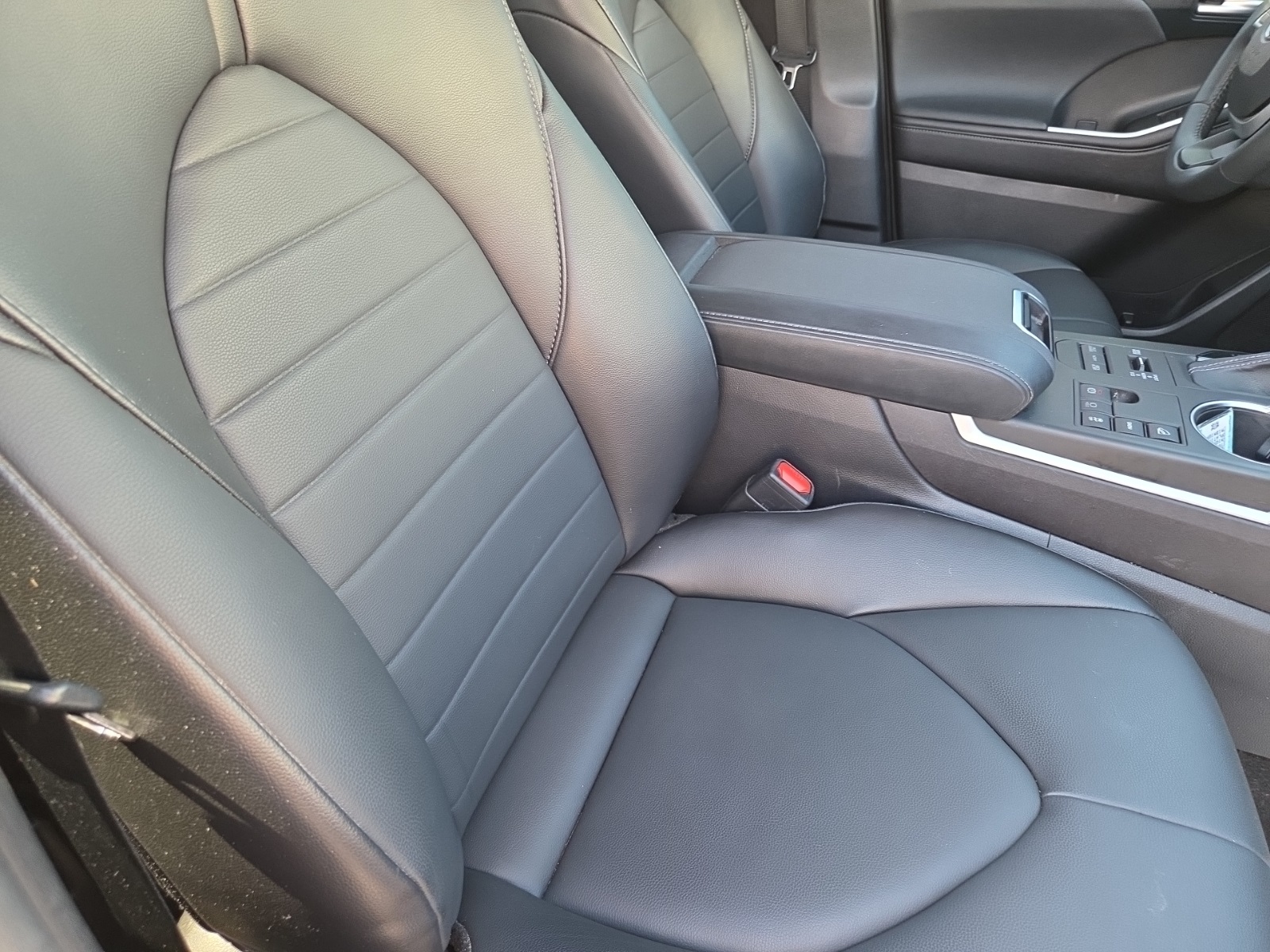 used 2023 Toyota Highlander car, priced at $38,179