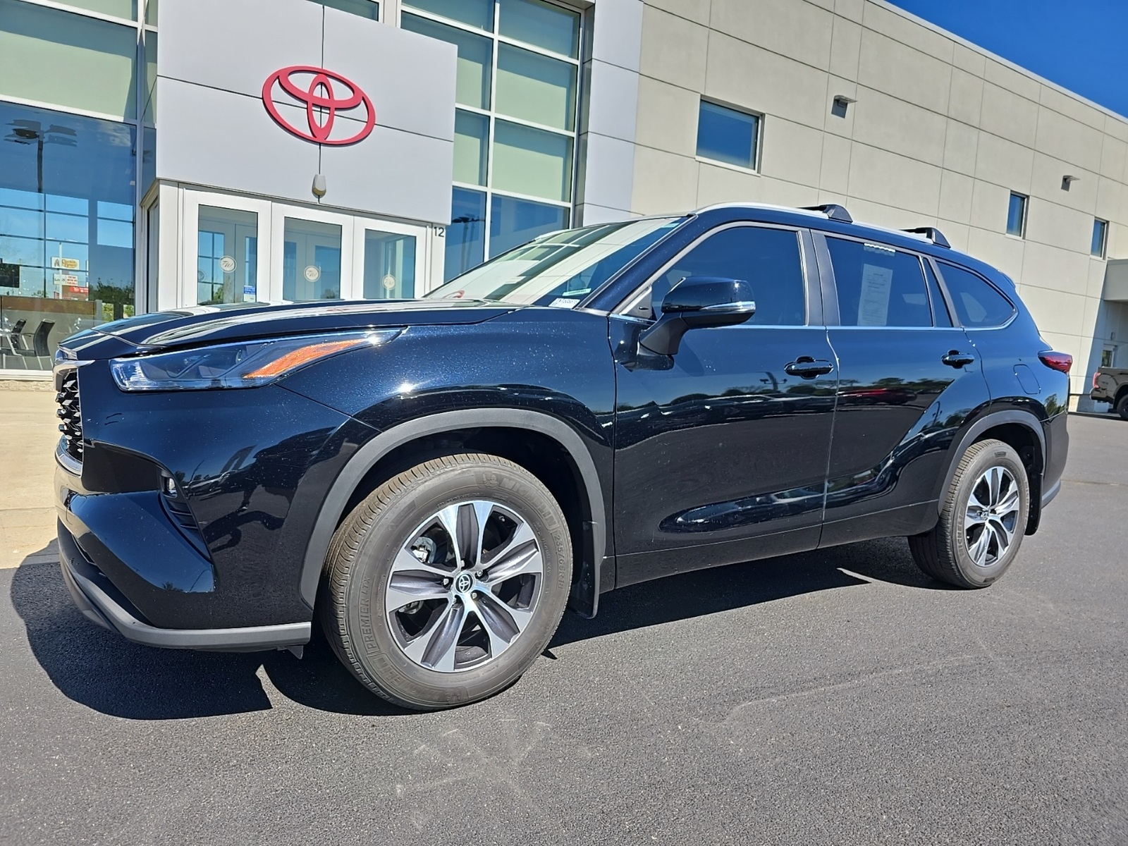used 2023 Toyota Highlander car, priced at $38,179
