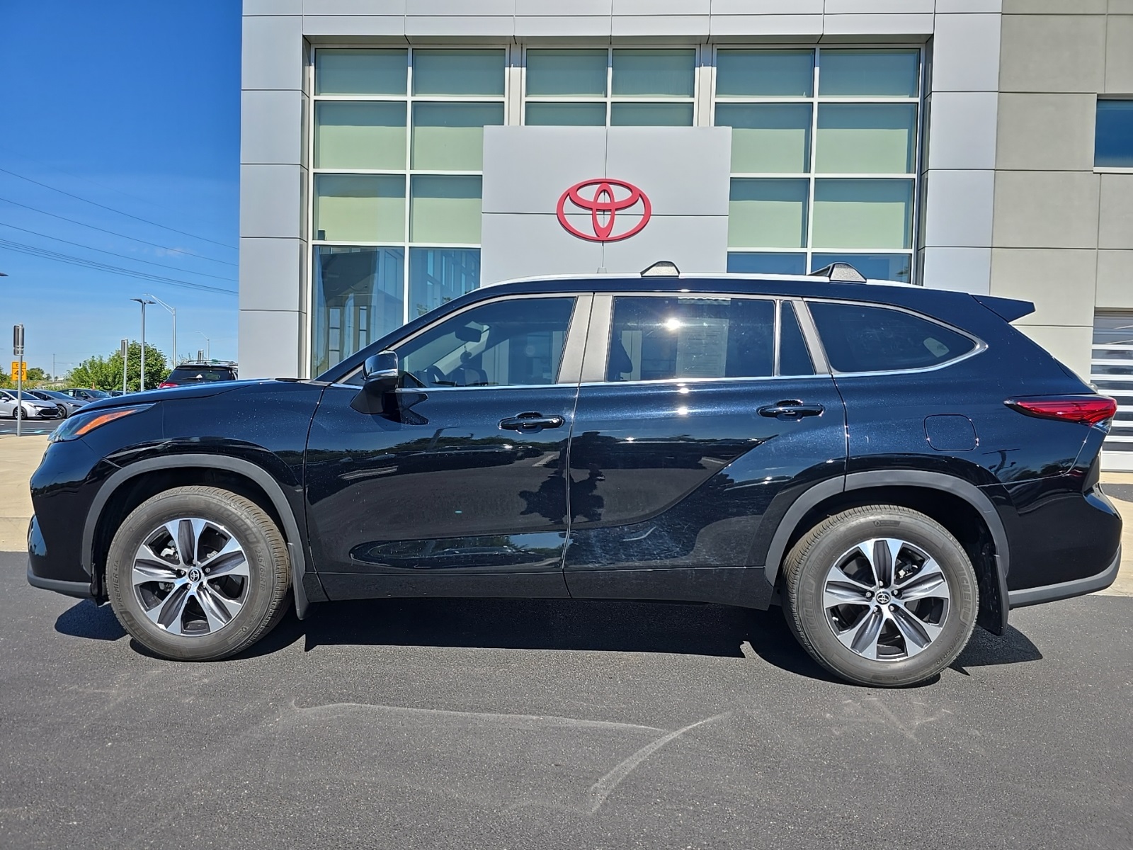 used 2023 Toyota Highlander car, priced at $38,179