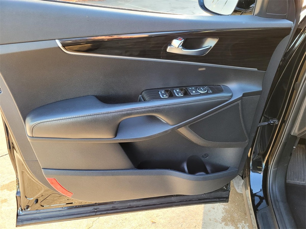 used 2020 Kia Sorento car, priced at $15,700