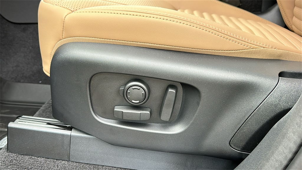 new 2026 Land Rover Discovery car, priced at $80,940