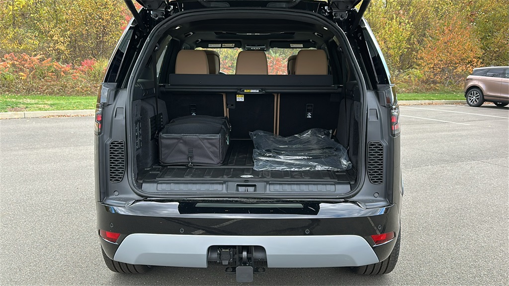 new 2026 Land Rover Discovery car, priced at $80,940
