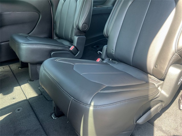 new 2025 Chrysler Pacifica car, priced at $42,732