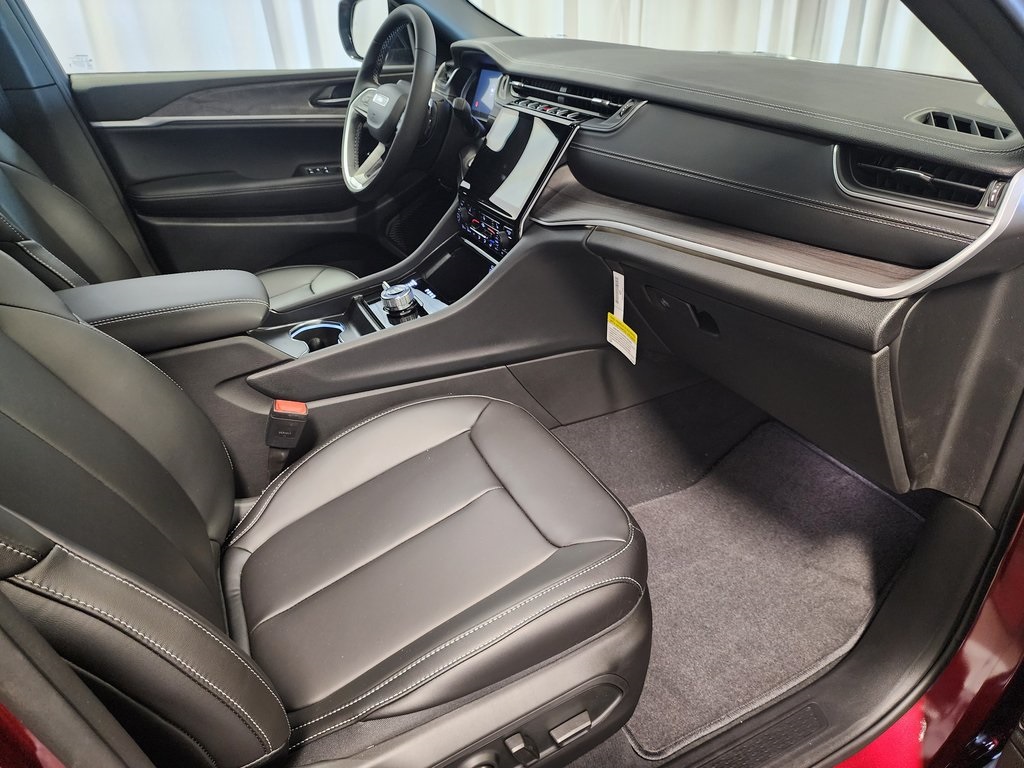 new 2025 Jeep Grand Cherokee car, priced at $43,631