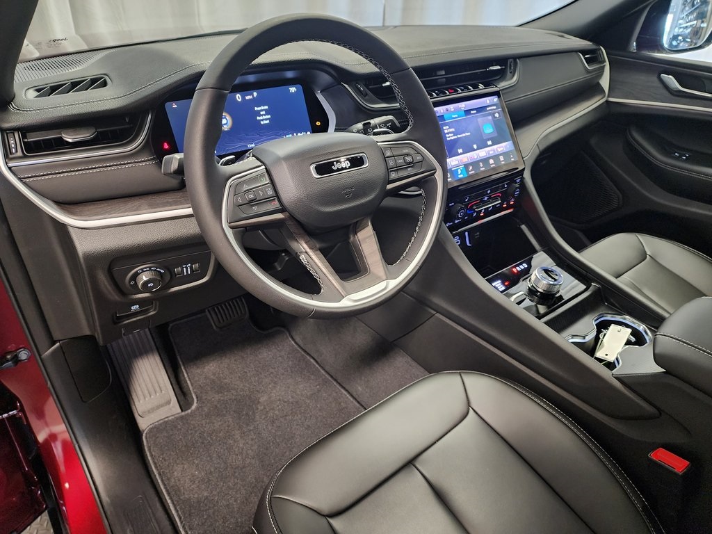 new 2025 Jeep Grand Cherokee car, priced at $43,631