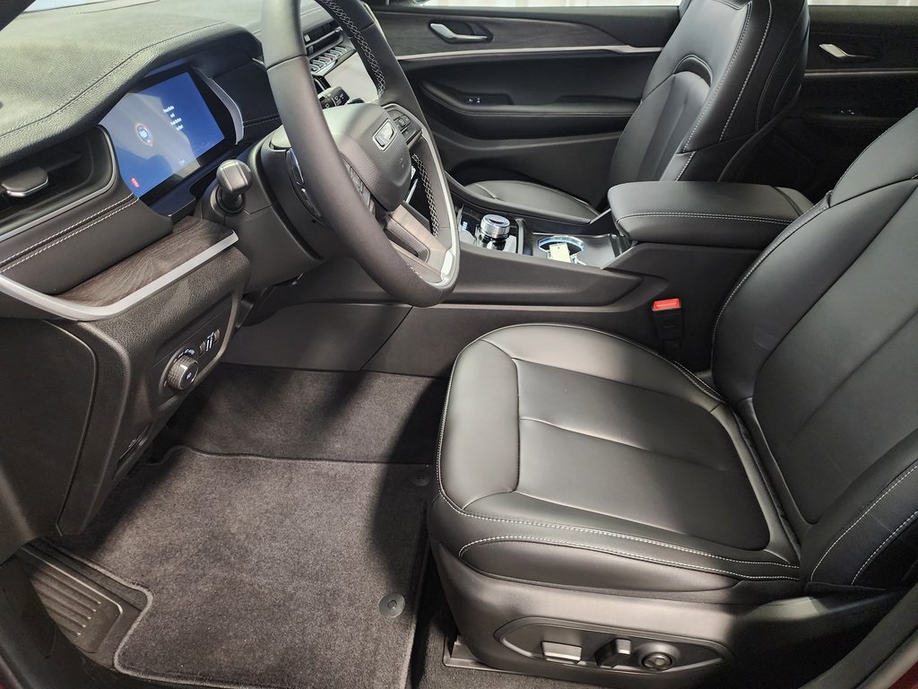 new 2025 Jeep Grand Cherokee car, priced at $43,631