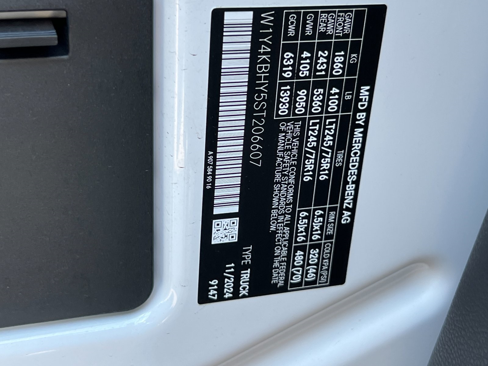used 2025 Mercedes-Benz Sprinter 2500 car, priced at $55,999