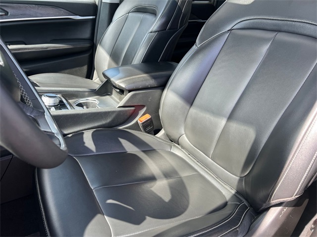 used 2024 Jeep Grand Cherokee car, priced at $31,911