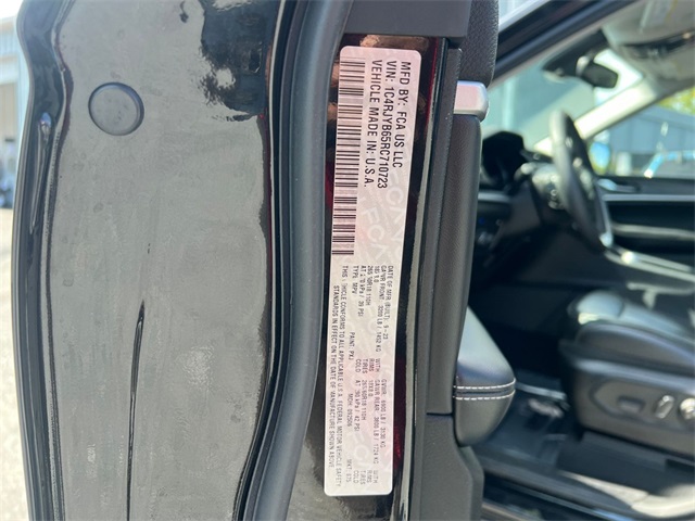used 2024 Jeep Grand Cherokee car, priced at $31,911