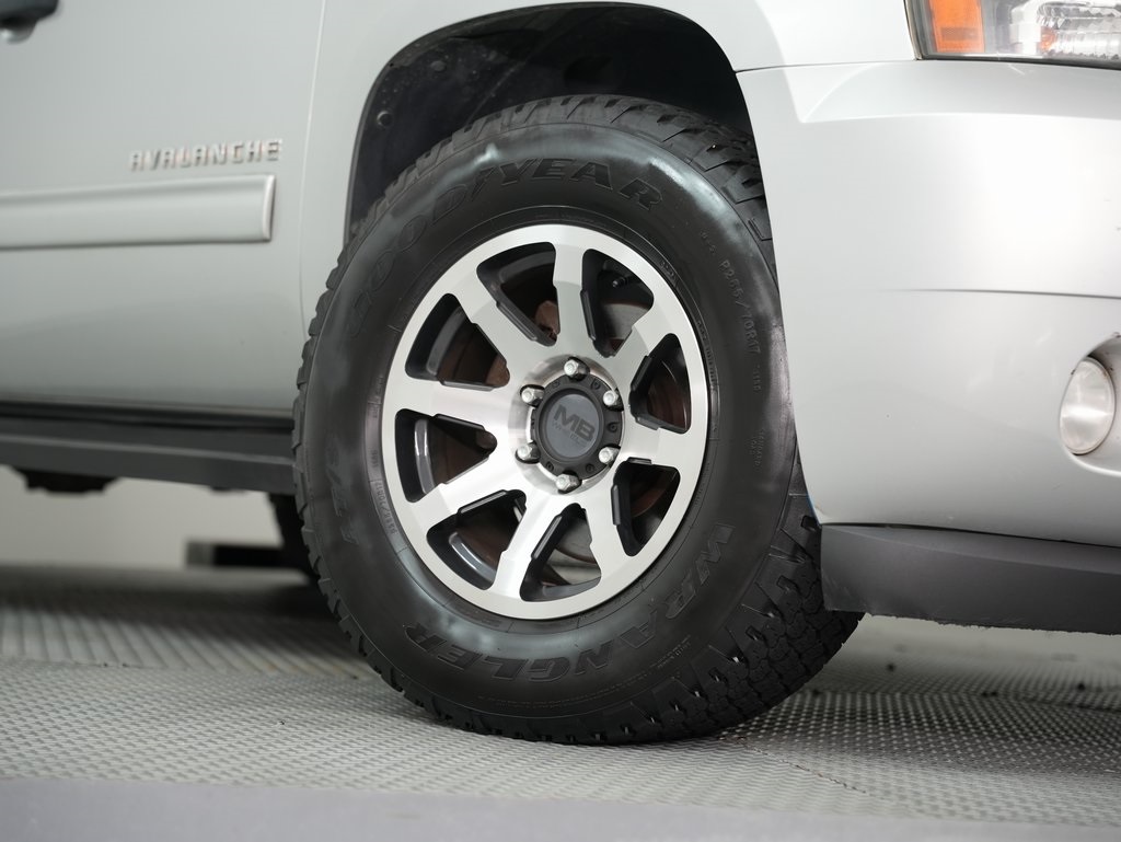 used 2010 Chevrolet Avalanche 1500 car, priced at $6,000
