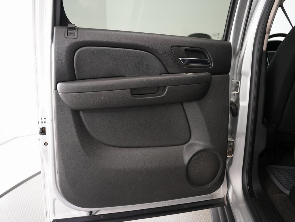 used 2010 Chevrolet Avalanche 1500 car, priced at $6,000