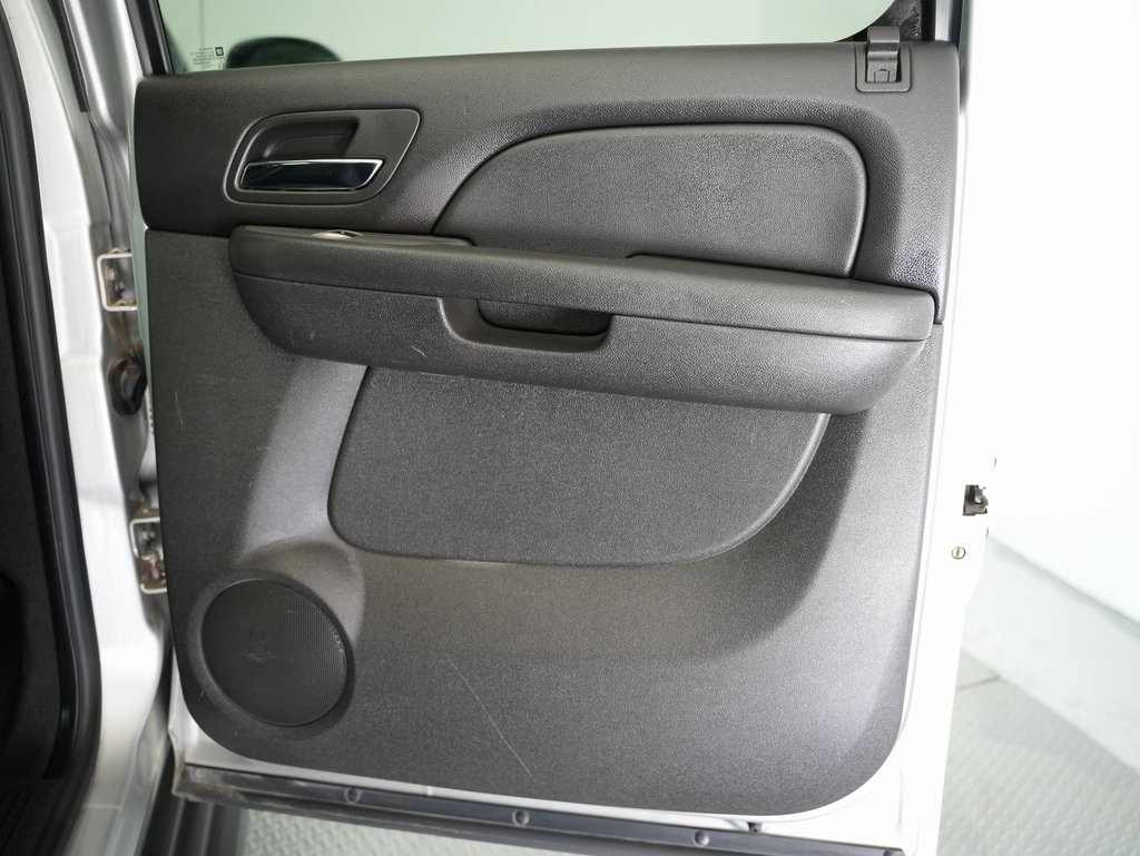 used 2010 Chevrolet Avalanche 1500 car, priced at $6,000