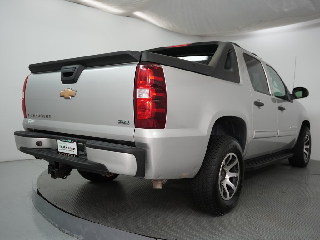 used 2010 Chevrolet Avalanche 1500 car, priced at $6,000