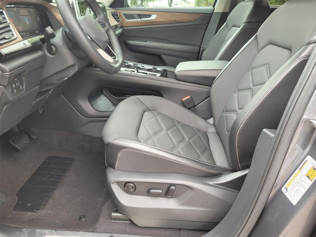 used 2024 Volkswagen Atlas car, priced at $32,577