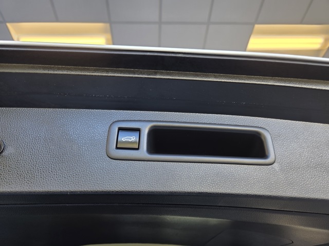 used 2022 Toyota Highlander car, priced at $35,577