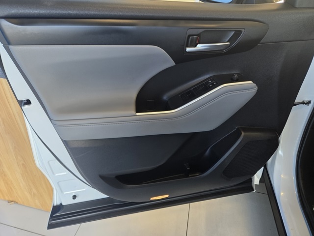 used 2022 Toyota Highlander car, priced at $35,577