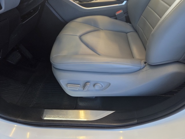 used 2022 Toyota Highlander car, priced at $35,577