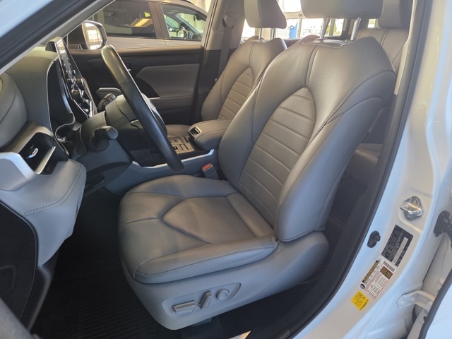 used 2022 Toyota Highlander car, priced at $35,577