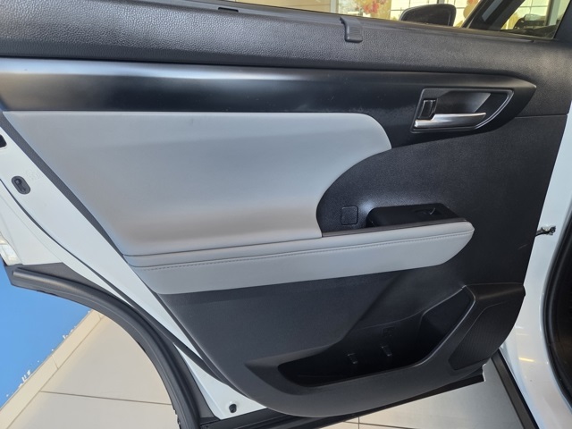 used 2022 Toyota Highlander car, priced at $35,577