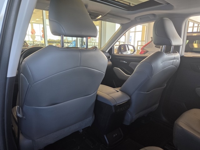 used 2022 Toyota Highlander car, priced at $35,577