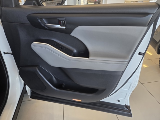 used 2022 Toyota Highlander car, priced at $35,577