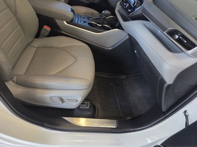 used 2022 Toyota Highlander car, priced at $35,577