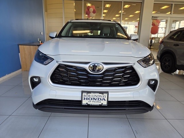 used 2022 Toyota Highlander car, priced at $35,577