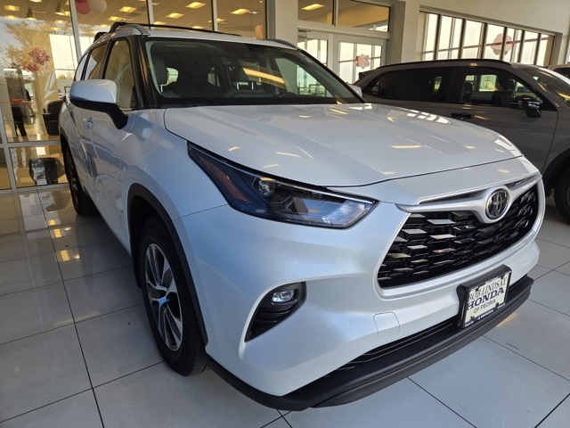 used 2022 Toyota Highlander car, priced at $35,577