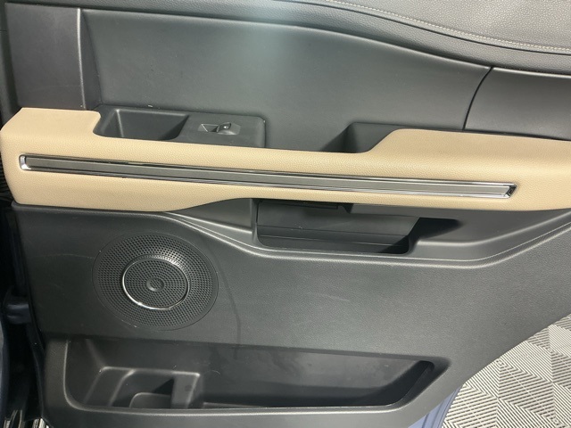 used 2022 Ford Expedition car, priced at $40,701