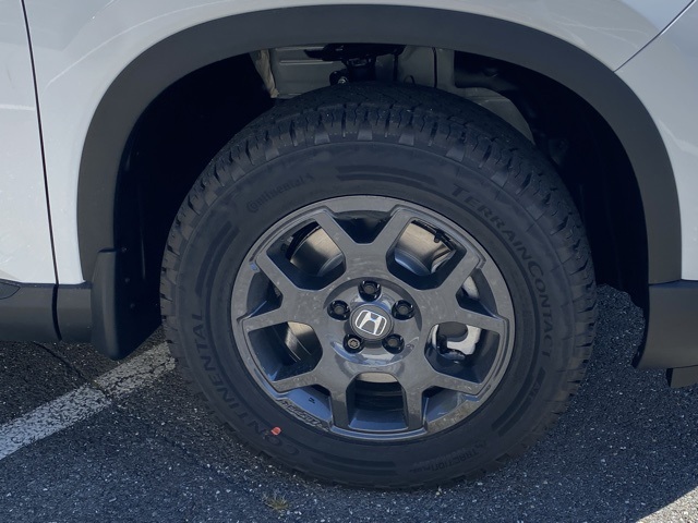 new 2025 Honda Pilot car, priced at $47,718
