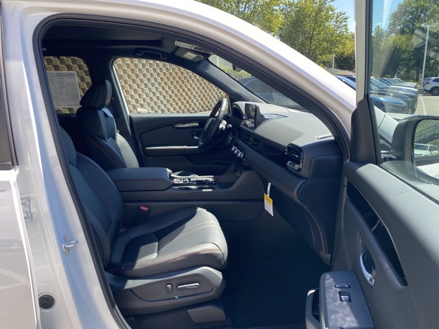 new 2025 Honda Pilot car, priced at $47,718