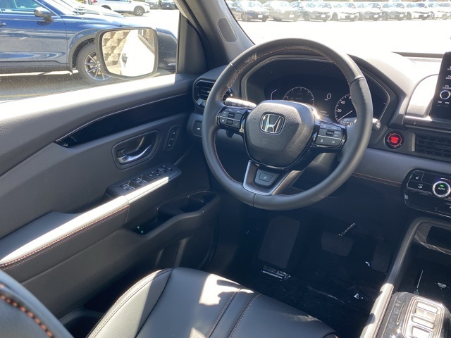 new 2025 Honda Pilot car, priced at $47,718