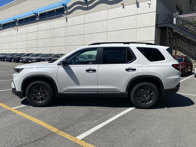 new 2025 Honda Pilot car, priced at $47,718