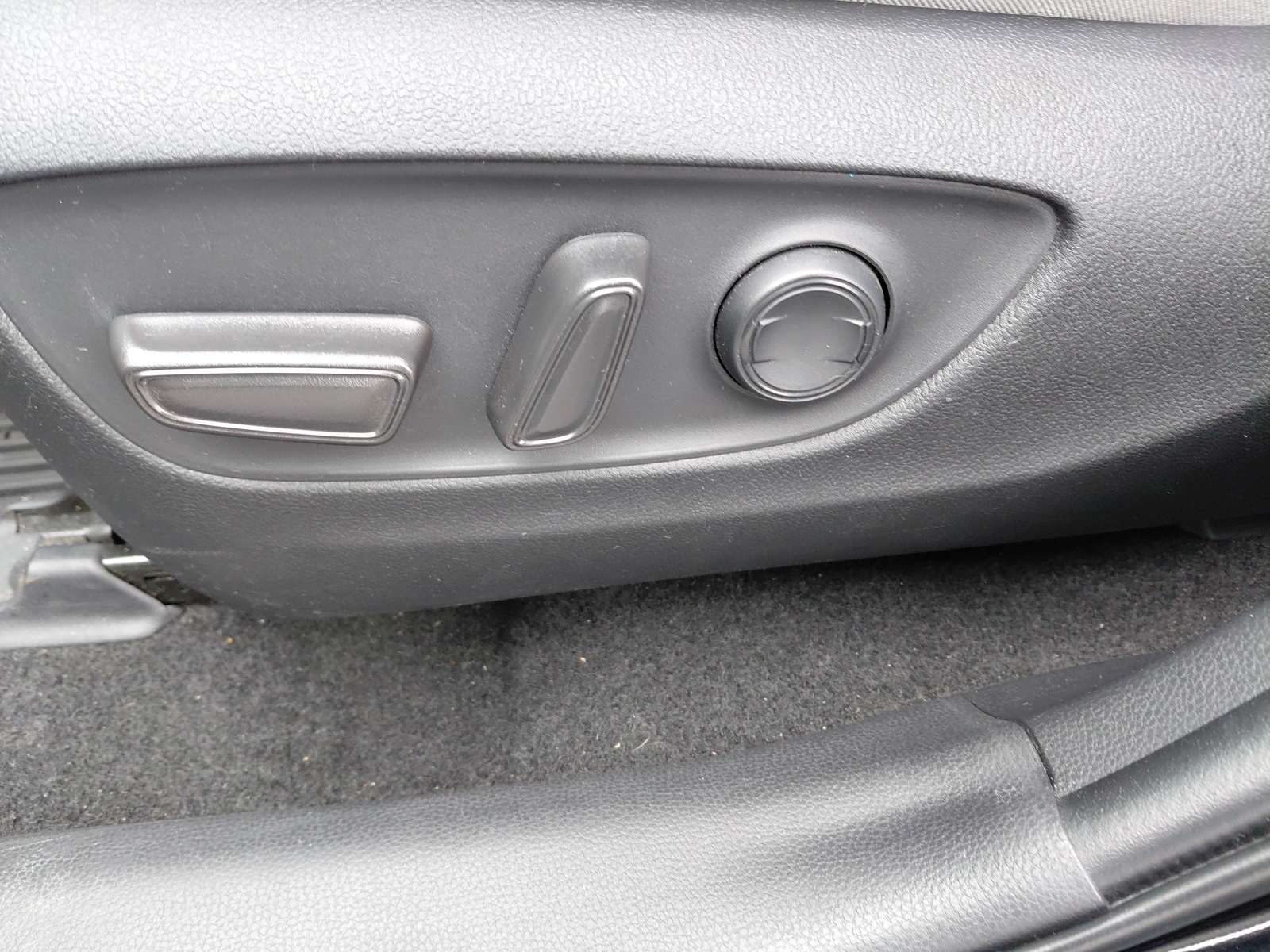 used 2022 Toyota RAV4 Hybrid car, priced at $26,186