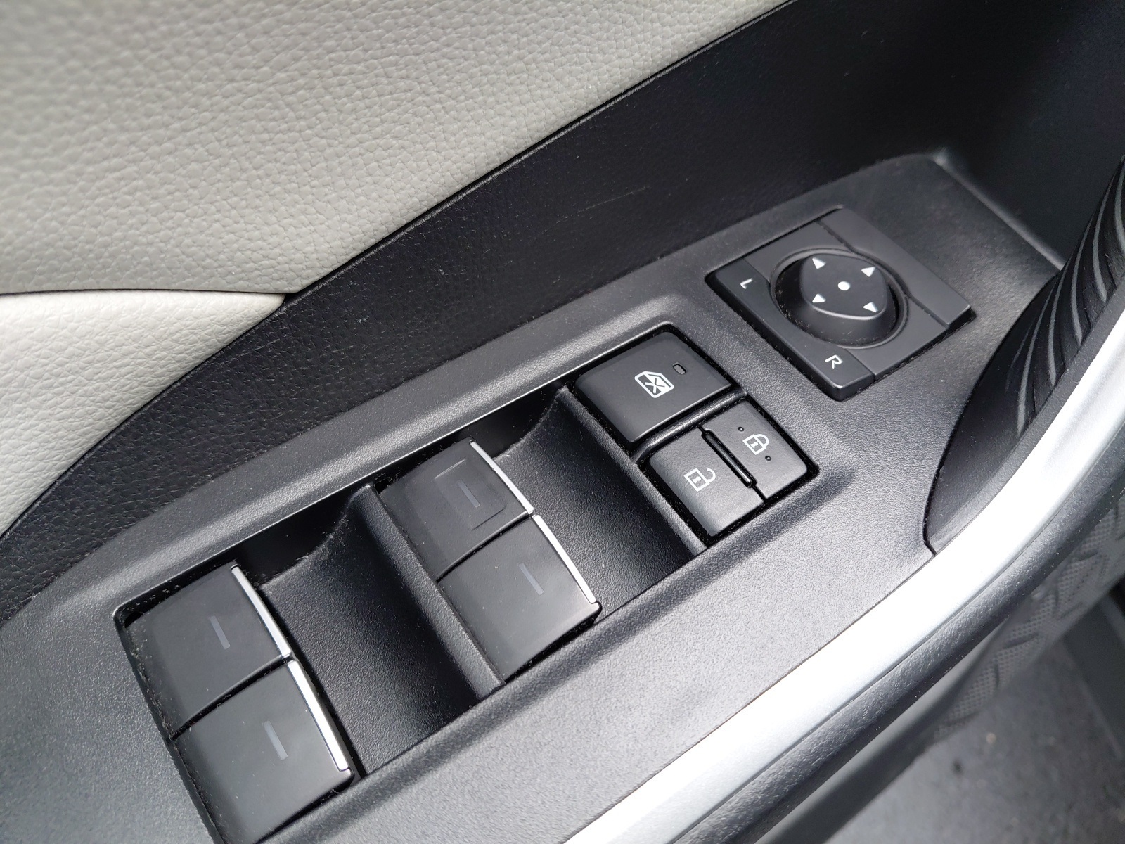 used 2022 Toyota RAV4 Hybrid car, priced at $26,186