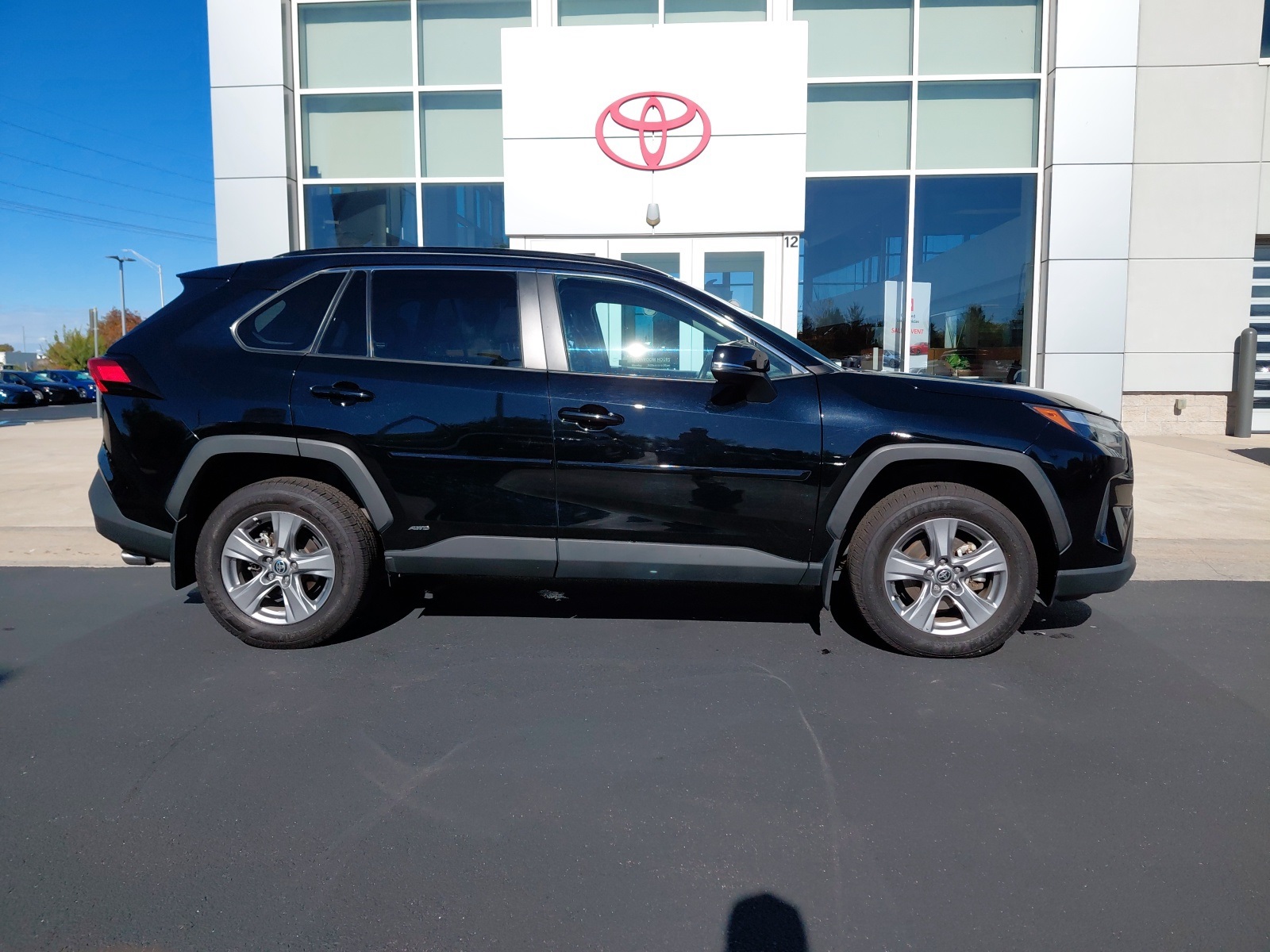 used 2022 Toyota RAV4 Hybrid car, priced at $26,186