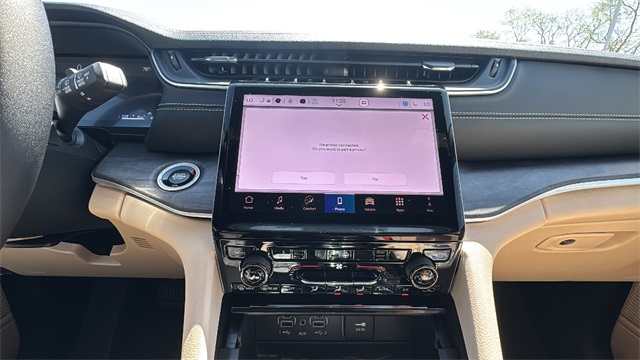 new 2025 Jeep Grand Cherokee L car, priced at $48,215