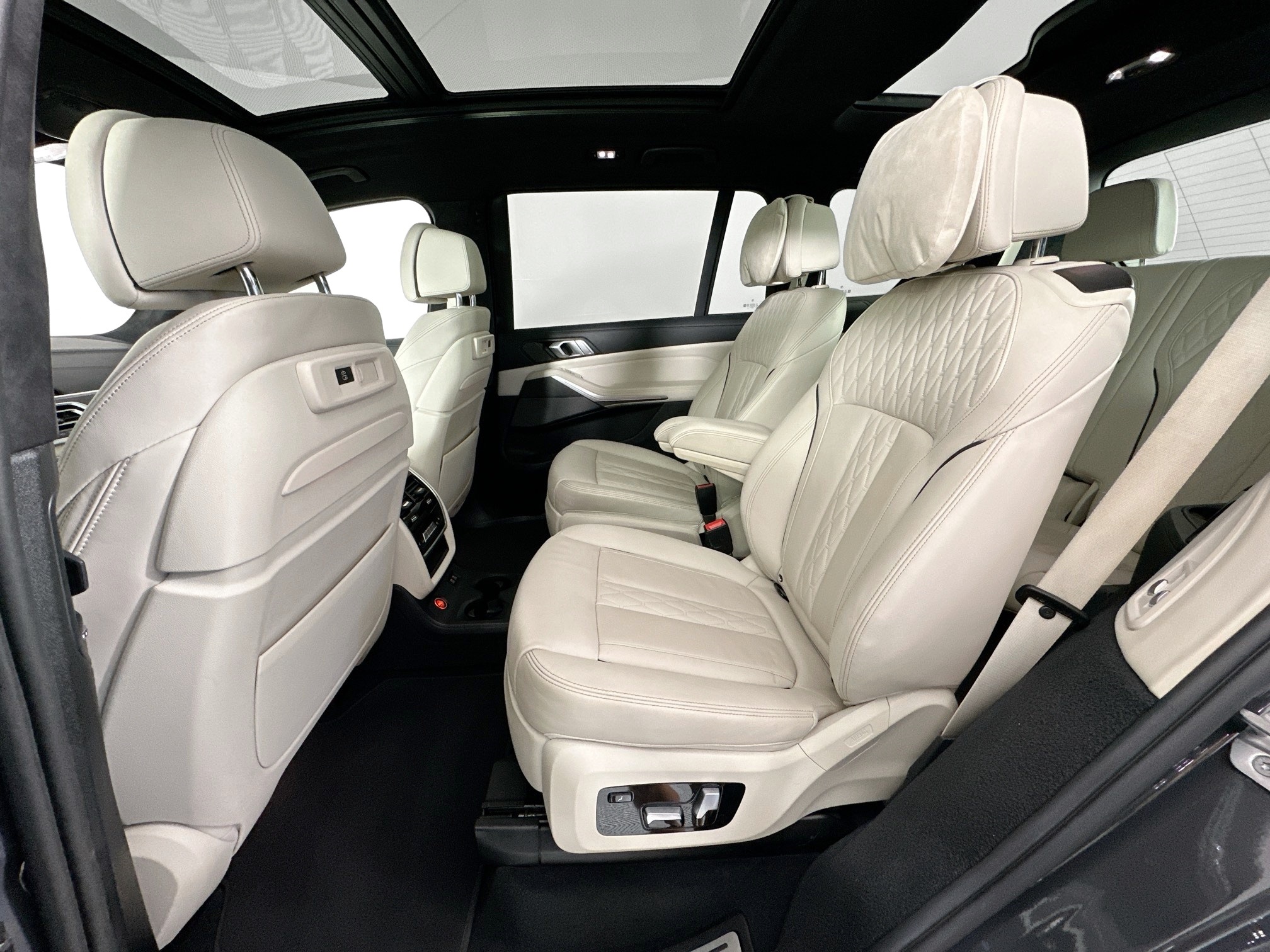 used 2022 BMW X7 car, priced at $54,998