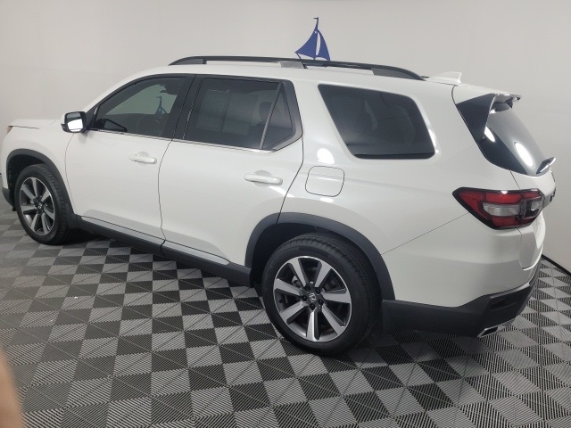 used 2025 Honda Pilot car, priced at $45,986