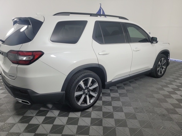 used 2025 Honda Pilot car, priced at $45,986