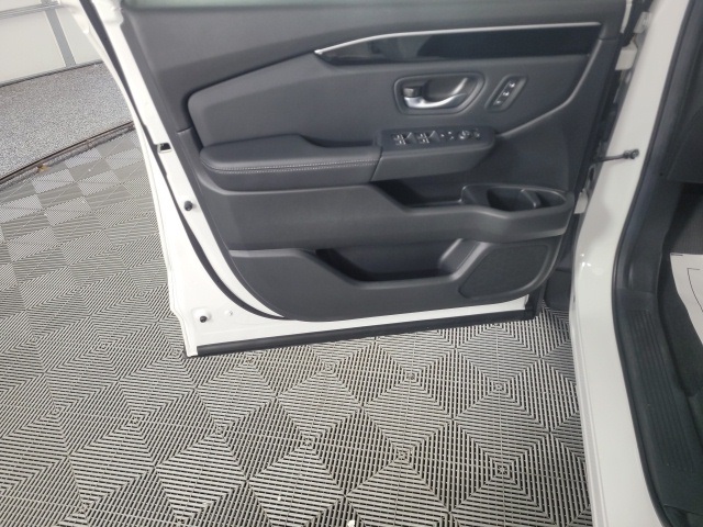used 2025 Honda Pilot car, priced at $45,986