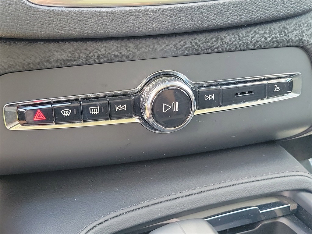 used 2025 Volvo XC90 car, priced at $45,995