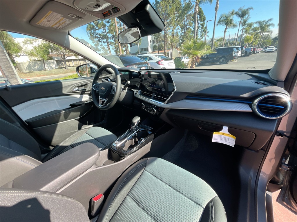 new 2025 Chevrolet Trax car, priced at $23,342