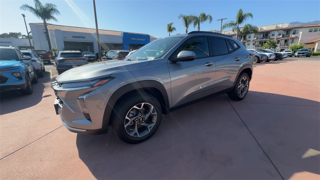 new 2025 Chevrolet Trax car, priced at $23,342