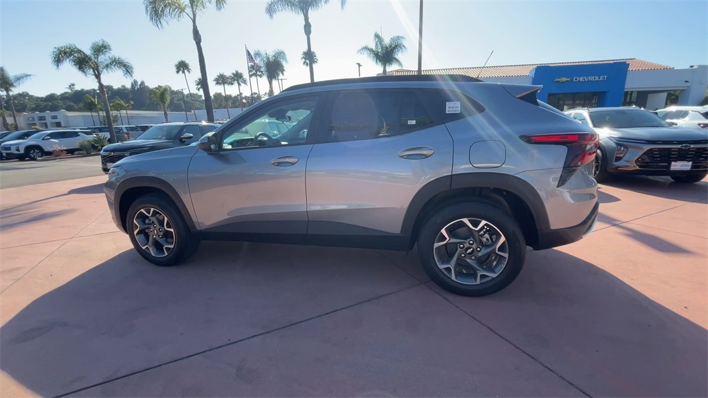 new 2025 Chevrolet Trax car, priced at $23,342